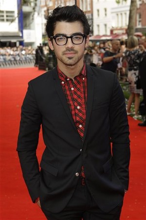 resized_joejonas